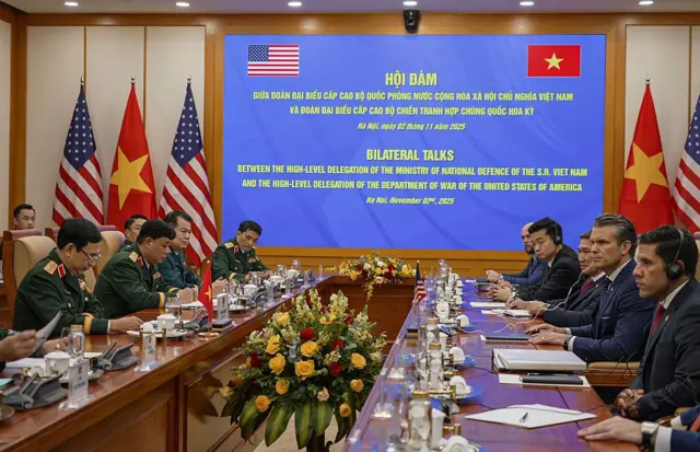 Buổi hội đàm giữa các quan chức hai Bộ Quốc phòng Hoa Kỳ và Việt Nam hôm 2/11
