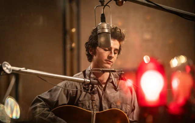 Timothée Chalamet, yeni filminde ünlü müzisyen Bob Dylan'ı canlandırıyor.
