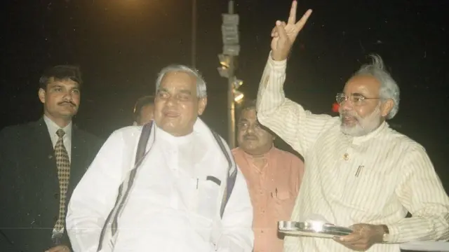 नरेन्द्र मोदी र अटल बिहारी वाजपेयी 