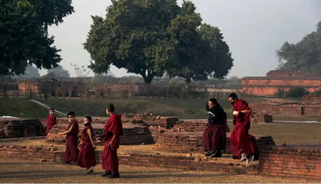 નાલંદાના અવશેષો બૌદ્ધો માટે તીર્થસ્થાન અને પ્રતિબિંબનું એક મહત્વપૂર્ણ સ્થળ છે