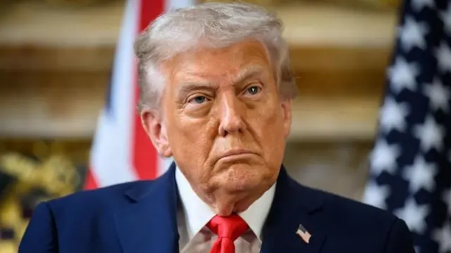 دونالد ترامپ در شبکه اجتماعیاش، تروث سوشال، نوشت: «اگر ایران به معترضان مسالمتجو شلیک کند و آنها را به طرز خشونتآمیزی بکشد، که این رسم آنهاست، ایالات متحده آمریکا به نجات آنها خواهد آمد»