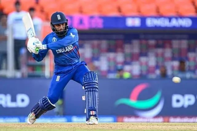  එංගලන්ත කණ්ඩායමේ පිතිකරුවන් අද දිනයේදී ඓතිහාසික වාර්තාවකට ද හිමිකම් කීමට සමත් වී තිබේ.