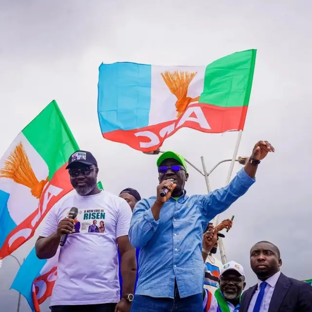 Ɗan takarar APC Monday Okpebholo a wajen kamfe ɗinsa