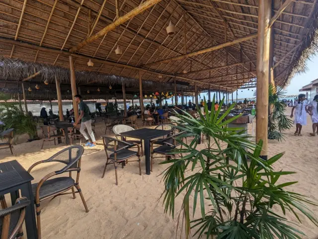 இலங்கை செயற்கை கடற்கரை