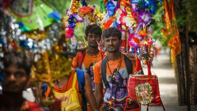 कांवड़ यात्रा के दौरान मुज़फ़्फ़रनगर में दुकानों पर नाम लिखे जाने का आया सरकारी आदेश