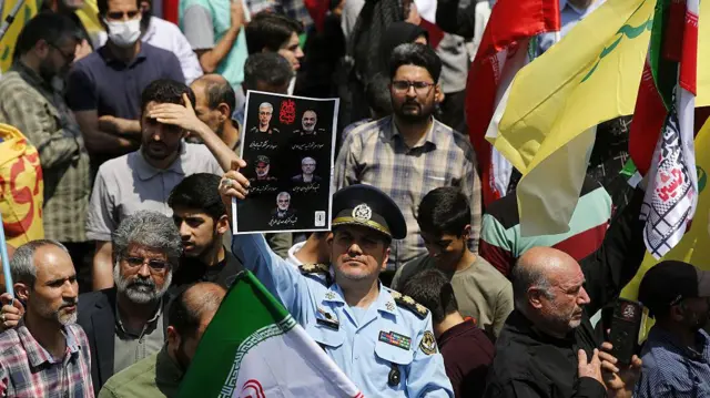 تجمع اعتراضی حامیان جمهوری اسلامی بعد از نماز جمعه در تهران