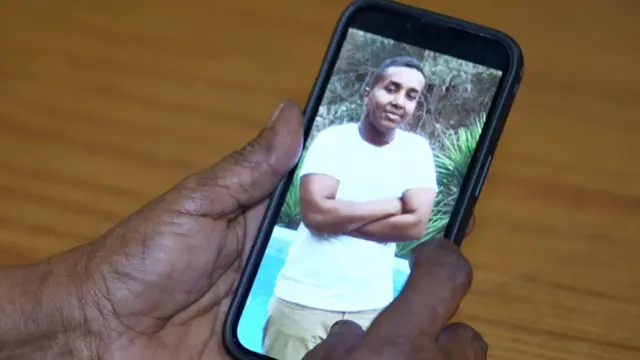 ማርያም ኣሕመድ ኣብ ገዝኣ፡ ምስ ፈንታኒል ብዝተኣሳሰር ዝሞተ ወዳ ዘርኢ ስእሊ እናተመልከተት