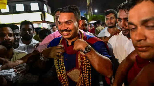 श्रीलंकेत आंदोलकांनी सत्तेतून खाली खेचलेलं राजपक्षे कुटुंब पुन्हा सत्ता काबीज करण्याच्या प्रयत्नात