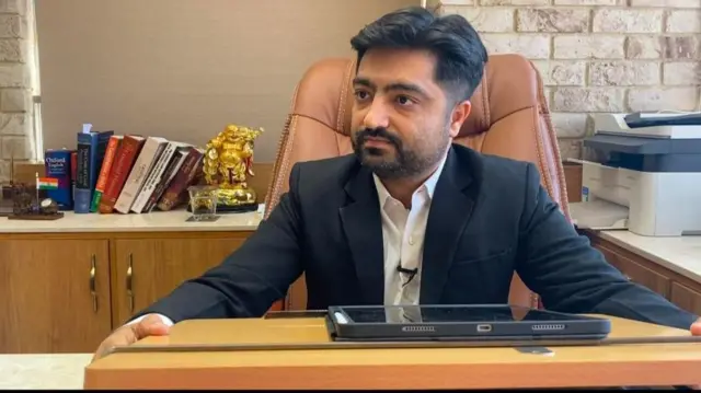 હર્ષિલ ધોળકીયા, અમેરિકા, ગુજરાતી, ડિપૉર્ટ, દેશનિકાલ, ગેરકાયદે વિઝા, ડંકી રૂટ, બીબીસી ગુજરાતી, ગુજરાતી સમાચાર