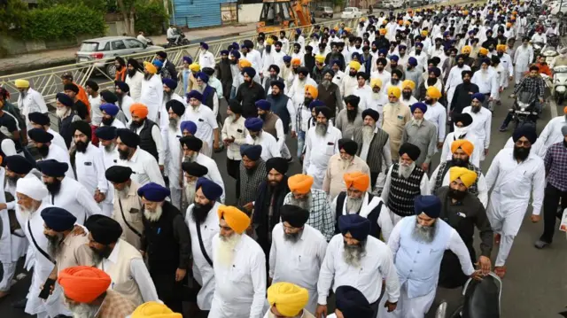 গত সোয়া মাসের অভিযানে গ্রেপ্তার শিখ যুবকদের মুক্তির দাবিতে অমৃতসরে মিছিল