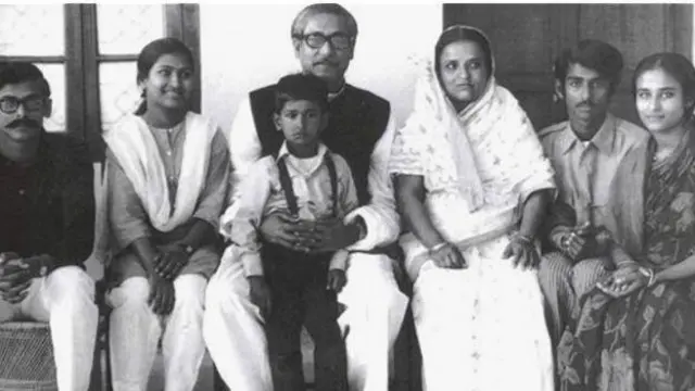 পঁচাত্তরের পনেরই অগাস্টে সপরিবারে (শেখ হাসিনা ও শেখ রেহানা ব্যতীত) হত্যা করা হয় শেখ মুজিবুর রহমানকে।