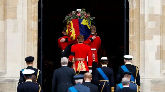 Gushingura Elizabeth II