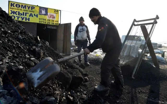 Белгилүү болгондой ышты жаратып жаткан турак үйлөрдү жылытууда, калориясы төмөн, сапатсыз көмүрдү пайдаланылып жатканы