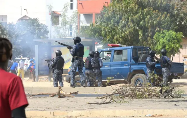 Intervention des forces de l'ordre lors des manifestations de Juin 2023.