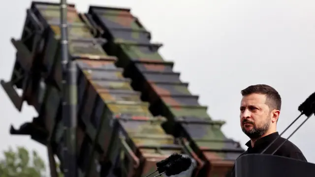 President Zelensky visited a training site in Germany and learned about the training of Ukrainian soldiers on the US air defense missile system.