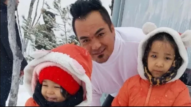 حسینعلی احمدی، همراه با فرزندانش ریحانه و یگانه در حمله شهر ری کشته شدند