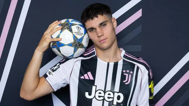 واسیلی آدژیچ ، با بازی برای یوونتوس در اکتبر ۲۰۲۴، اولین بازیکن مونته‌نگرویی این باشگاه پس از میرکو ووچینیچ در بیش از یک دهه اخیر (آوریل ۲۰۱۴) شد