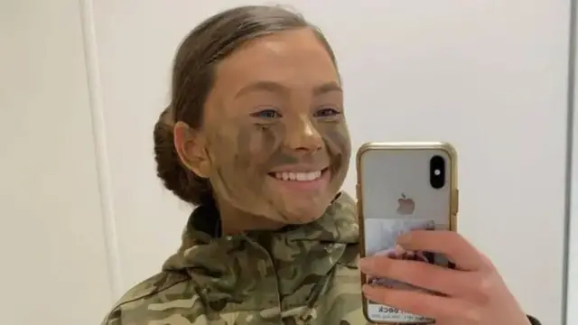 Umurambo wa Private Jaycee Peake, utari muri kaminuza ya Army Foundation College, wabonetse nyuma y'amezi atanu umupolisi w'imyaka 43 amufashe akagerageza kumusoma.geza kumusoma.