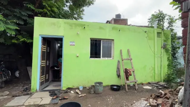 साळुंके कुटुंबीयांचं घर