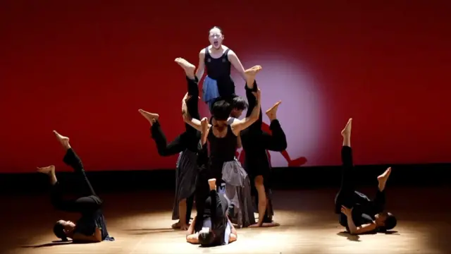 고통스런 표정으로 성소수자를 연기하는 고세라 학생