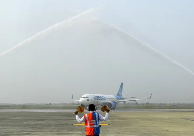 भैरहवास्थित गौतम बुद्ध विमानस्थलमा जजिरा एअरवेजको विमान