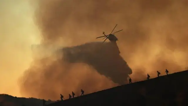 Тушіння пожежі з гелікоптера