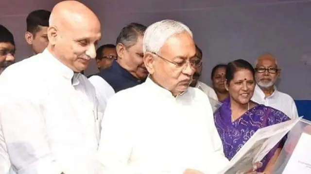 मुख्यमंत्री नितीश कुमार यांच्यासोबत चंद्रशेखर