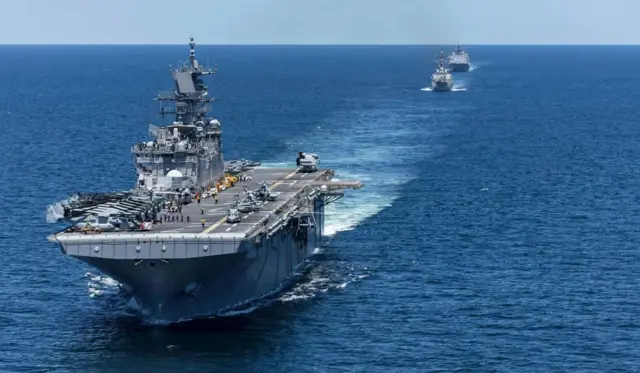 Se dice que la foto fue tomada por Maduro a bordo del USS Iwo Jima.