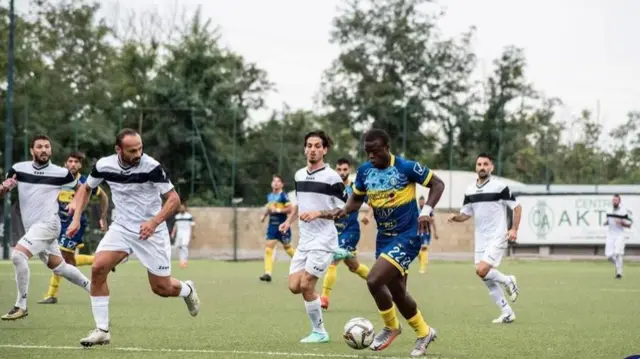 ابو شریف در دوران نوجوانی با قایق از لیبی به ایتالیا سفر کرد