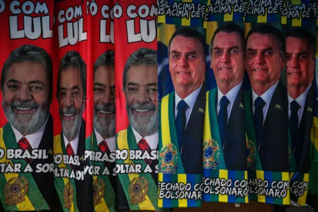 Toalhas com imagenspixbet gratis é seguroLula e Bolsonaro expostas lado a ladopixbet gratis é seguroruapixbet gratis é seguroSão Paulo durante a campanha eleitoral para a Presidência,pixbet gratis é segurosetembropixbet gratis é seguro2022