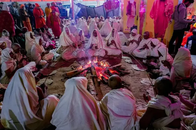 दीक्षा देण्याच्या या दिवसात कडक उपवासाचं व्रत असतं.