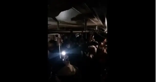 Inu okunkun ni awọn eero ọkọ wa lẹyin ti ina ku ninu ọkọ