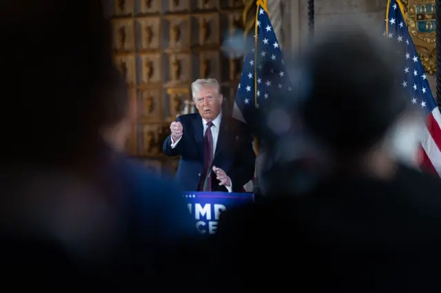 डोनाल्ड ट्रंप