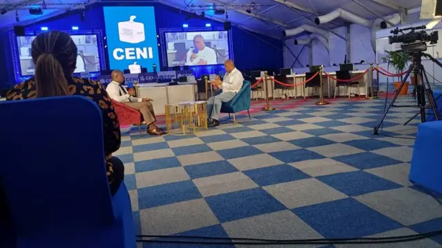 Le président de la CENI sur un plateau de télé annonce la poursuite du scrutin