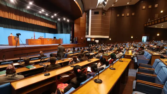 प्रतिनिधिसभा बैठकमा सांसदका प्रश्नको जबाफ दिँदै प्रधानमन्त्री केपी ओली