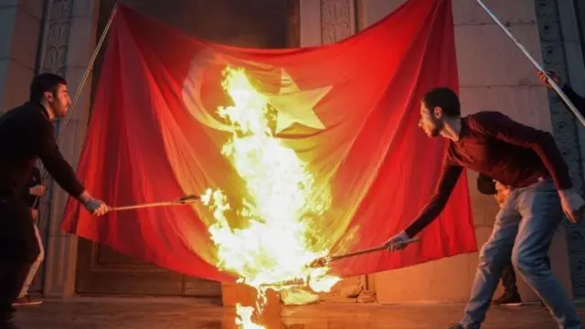 ধর্মনিরপেক্ষ তুরস্কের এই প্রতিষ্ঠাতাকে নিয়ে আর্মেনিয়া মতভেদ রয়েছে।