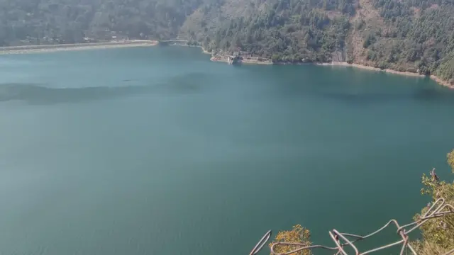 कुलेखानीस्थित मानवनिर्मित इन्द्रसरोवर 