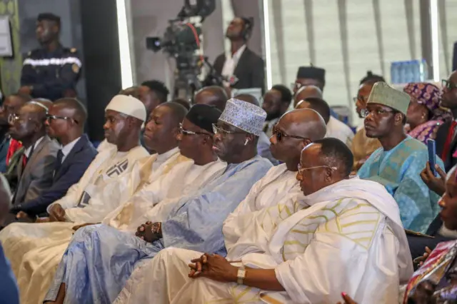 Des participants au dialogue national