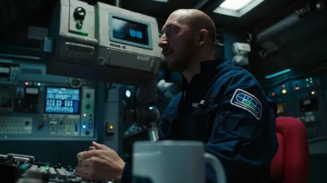 Космонавт на кораблі 