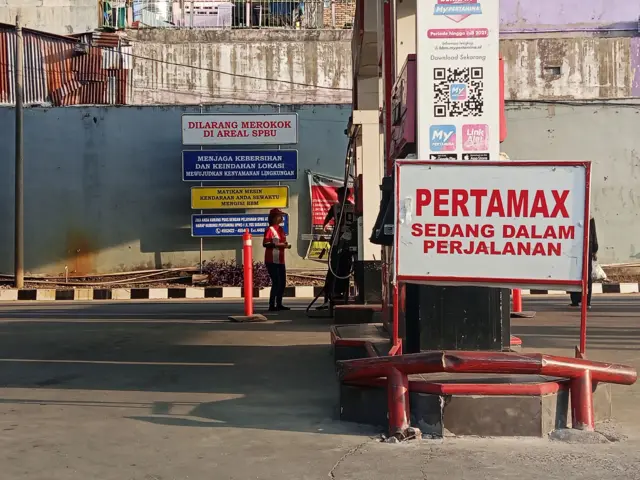 Situasi di salah-satu SPBU di Jl. Sisingamangaraja, Kelurahan Kotamatsum III, Kecamatan Medan Kota, Kota Medan, pada Minggu (12/7/2026). SPBU ini tutup lebih cepat dari biasaya lantaran stok BBM habis dan distribusi belum tiba. 