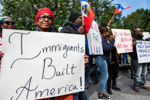 Manifestación de migrantes haitianos en contra del discurso de Trump sobre la migración.