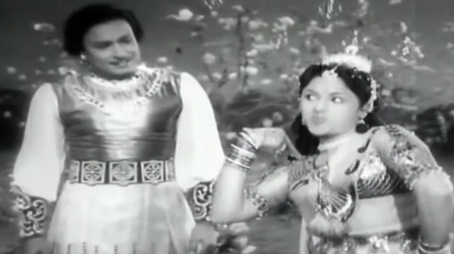  எம்ஜிஆர், திரைப்படங்கள், அதிமுக, அரசியல்
