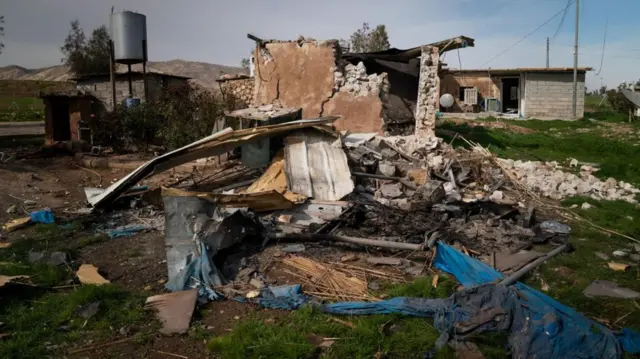 ઈરાન ઉપર અમેરિકા અને ઇઝરાયલના હુમલા, ઇરાકમાં કુર્દ લોકો, કુર્દ લોકોનો ઈરાનમાં પ્રવેશ, આઇઆરજીસી, કુર્દિસ્તાનની માંગ અને ચળવળ, કુર્દો ઉપર અત્યાચાર, કુર્દો કોણ છે, બીબીસી ગુજરાતી આંતરરાષ્ટ્રીય સમાચાર ઇન્ટરનેશનલ ન્યૂઝ 