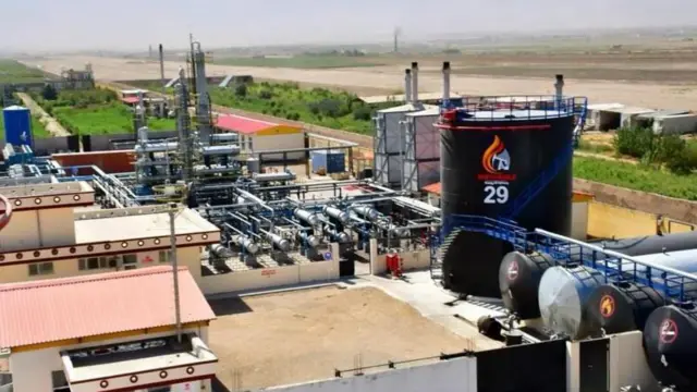 د افغانستان په شمال کې د نارت نوبل په نوم د تېلو چاڼخونه چې په امو دریا حوزه کې استخراجېدونکي تېل تصفیه کوي. د دغه شرکت مشر عبدالمومن ضیايي نومېږي.