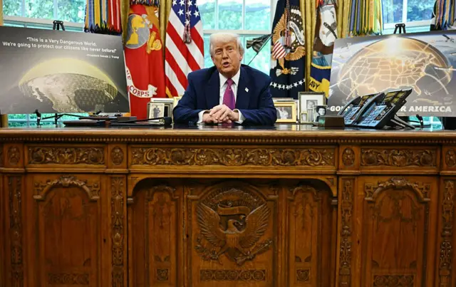 Le président américain Donald Trump s'exprime lors d'une annonce sur le bouclier antimissile Golden Dome, dans le bureau ovale de la Maison Blanche, le 20 mai 2025, à Washington, DC. 