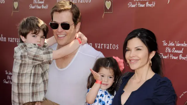 Patrick Whitesell (z lewej), jego żona Lauren Sanchez i ich dzieci Evan i Ella w 2011 r.