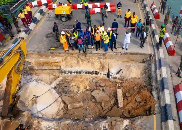 Idependece Brige wey dem dey repair