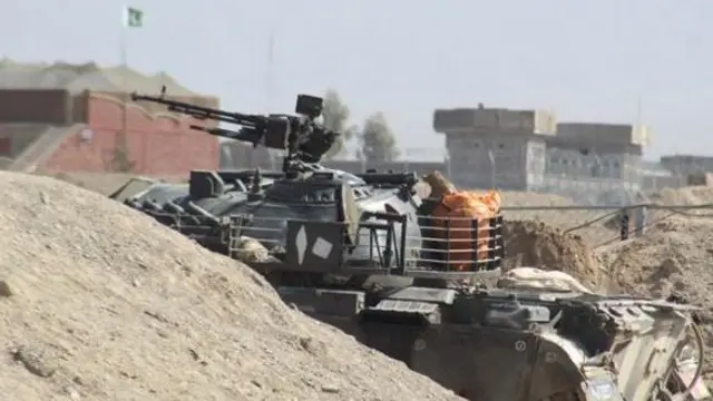 یک تانک نیروی پاکستانی در امتداد مرز افغانستان