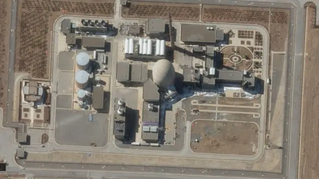 Una imagen satelital de una instalación nuclear en Irán.