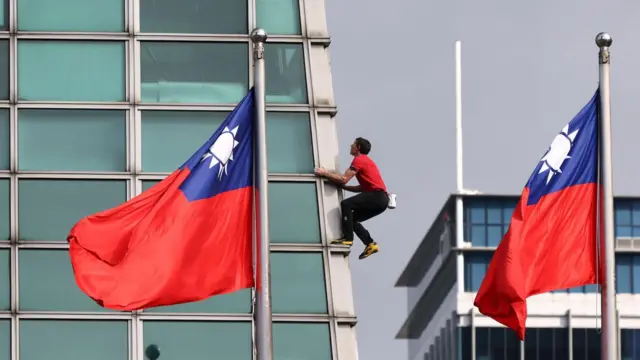 美國著名攀岩家艾力克斯·霍諾德(Alex Honnold)徒手攀爬「台北101」